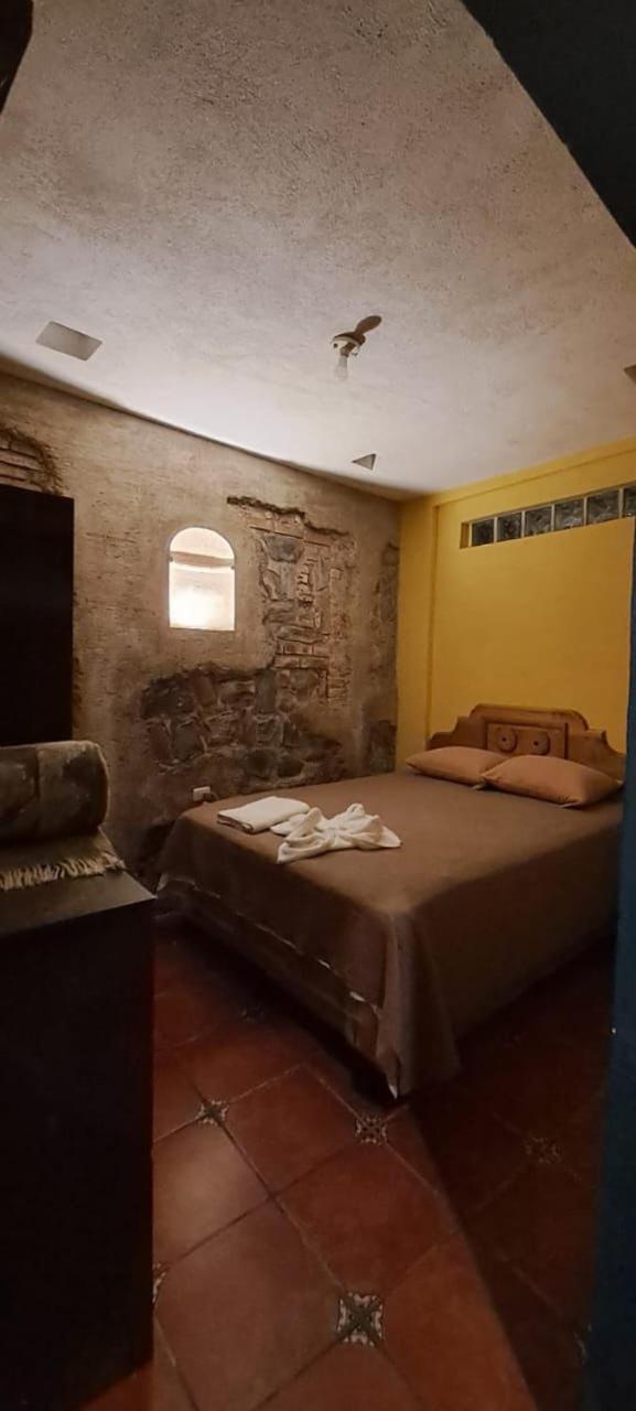 Hotel Posada Gutierrez Antigua Exterior photo